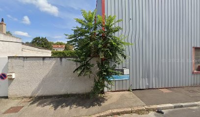 Ambulances Les Bruyères, Ambulancier à Oullins