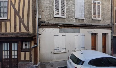 Ambulance Pont-Audemeriènne, Ambulancier à Pont-Audemer